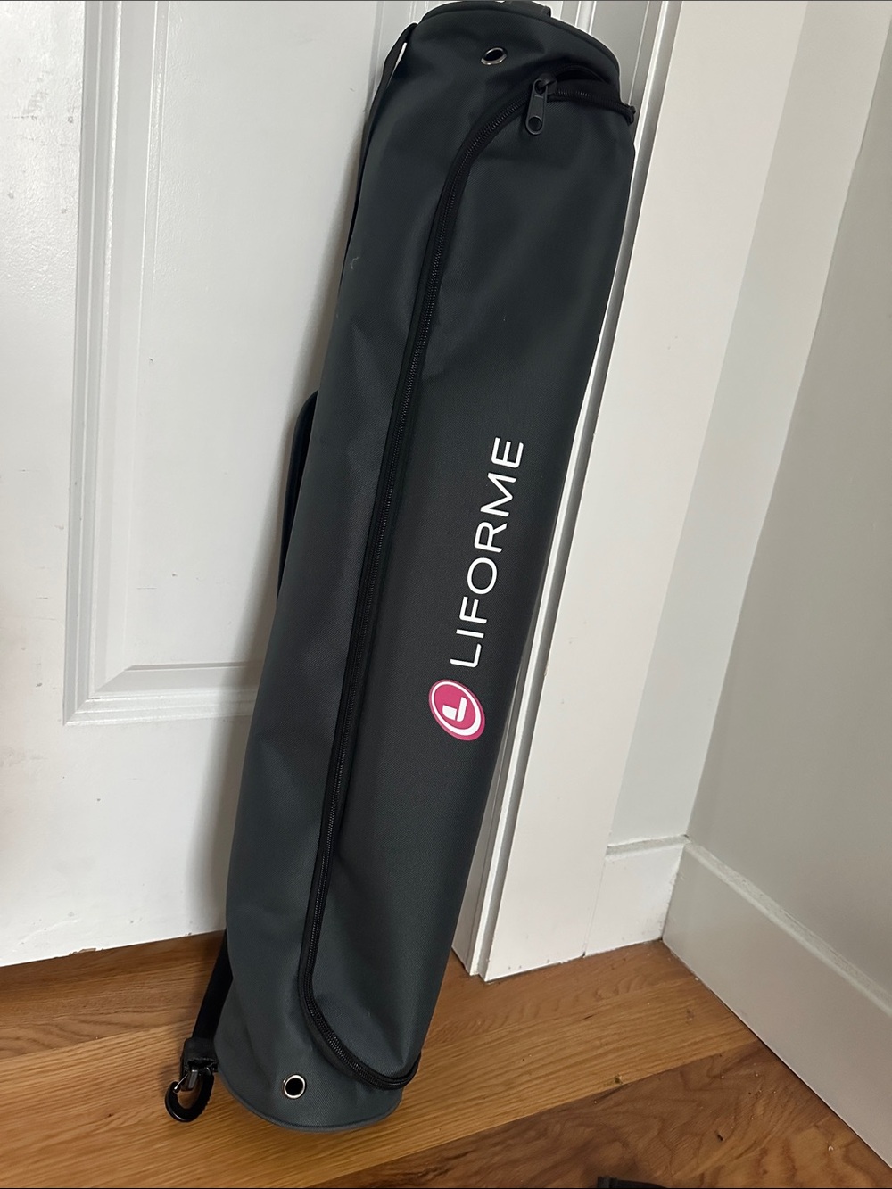 Liforme Yoga Mat Carrier Bag Black with Pink Logo New with tags - Picture 3 of 3